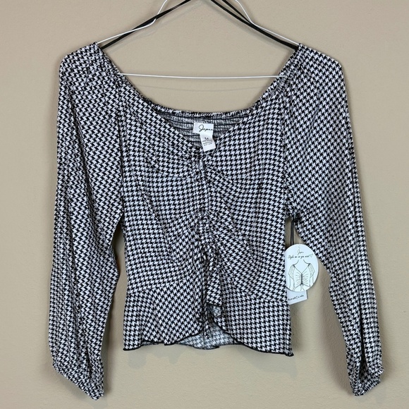 NWT Japna Black/White Houndstooth Cropped Long Sleeve Blouse with Ruffle Hem - Picture 1 of 12